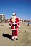 Det er varmt at være julemand i Spanien. Det er varmt at være julemand i Spanien.
