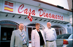  Poul W. Hansen (formand), Else Hansen (kasserer) og Poul Fog (n�stformand) ser lyst p� fremtiden for DSS i Torre del Mar.