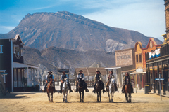 Mini-Hollywood byder p� flotte kulisser og cowboys i �gte westernstil.