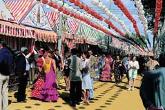 Folkeliv p� festpladsen.