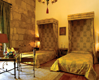 De antikke m�bler giver en enest�ende stemning i Parador de Le�n. (Foto: Paradores de Turismo de Espa�a)