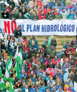 I flere �r har Nordspaniens beboere protesteret mod de konservatives vandplan. Nu er demonstrationerne flyttet til Valencia og Murcia � og i mindre omfang Almer�a.