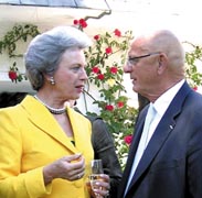Prinsesse Benedikte og Jens M. Jensen, formand for Hans Christian Andersen M�laga komiteen.
