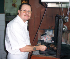 Jørn Hansen ved grillen i Restaurant El Gringo Jørn Hansen ved grillen i Restaurant El Gringo
