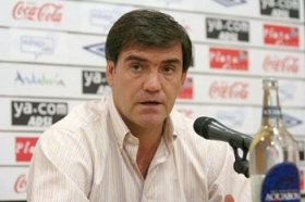 M�laga�s tr�ner Marcos Alonso.