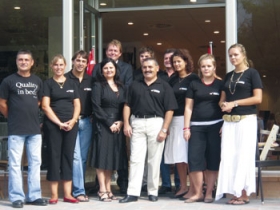 Lotte og Lars S�rensen med deres team.
