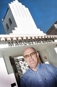 Den k�nne danske kirke, Margrethekirken, kan fejre fem �rs f�dselsdag, samtidig med at kirkens pr�st, pastor Karsten Erbs,