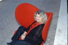 N�r Anette Skou har fri, er hun blandt andet optaget af at designe og producere sp�ndende s�lvsmykker. Dels til sig selv - som man kan se her - og dels til salg.