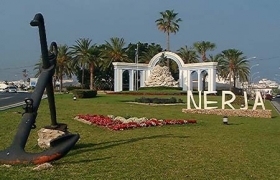 Der er dejligt og ordentligt i Nerja........Dette er indkørslen til byen Der er dejligt og ordentligt i Nerja........Dette er indkørslen til byen