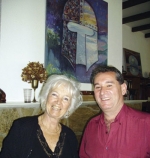 Joan Klein og  plejehjemmets l�ge, Eloy Navarro.