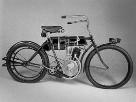 S�dan s� den f�rste Harley Davidson motorcykel ud. �ret var 1903.