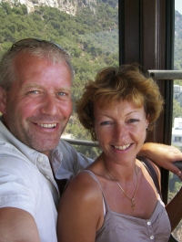 Dan Toldsh�j og Dorte Andersen tog et par ture til Costa del Sol, f�r de flyttede permanent hertil i oktober 2006.