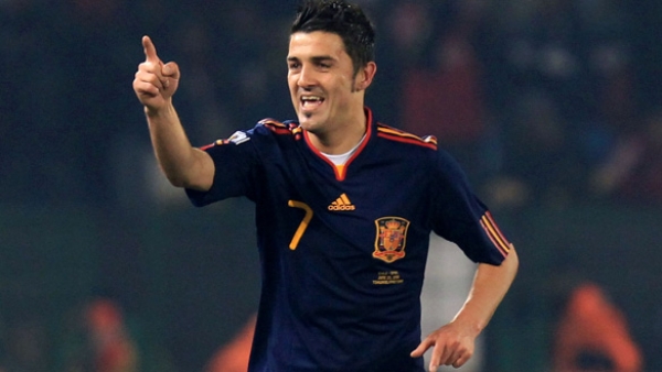 Den spanske spiller David Villa scorer m�l mod Chile