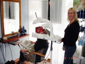 Helle Henriksen i sin nye salon. Helle Henriksen i sin nye salon.