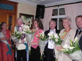 Og vinderne var .. Susanne Magnus, Mads Brygmann, Pernille Pleidrup, Egon Christensen, Kirsten Fleron og Freddy J�hnk.