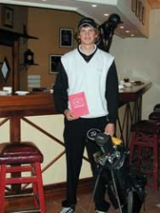 Med et handicap på 2.6 har Marc Wilkens golf cuppens laveste handicap. Med en score på 31 sikrede han sig sejren i A-rækken og en flybillet fra Sterling. Med et handicap på 2.6 har Marc Wilkens golf cuppens laveste handicap. Med en score på 31 sikrede han sig sejren i A-rækken og en flybillet fra Sterling.